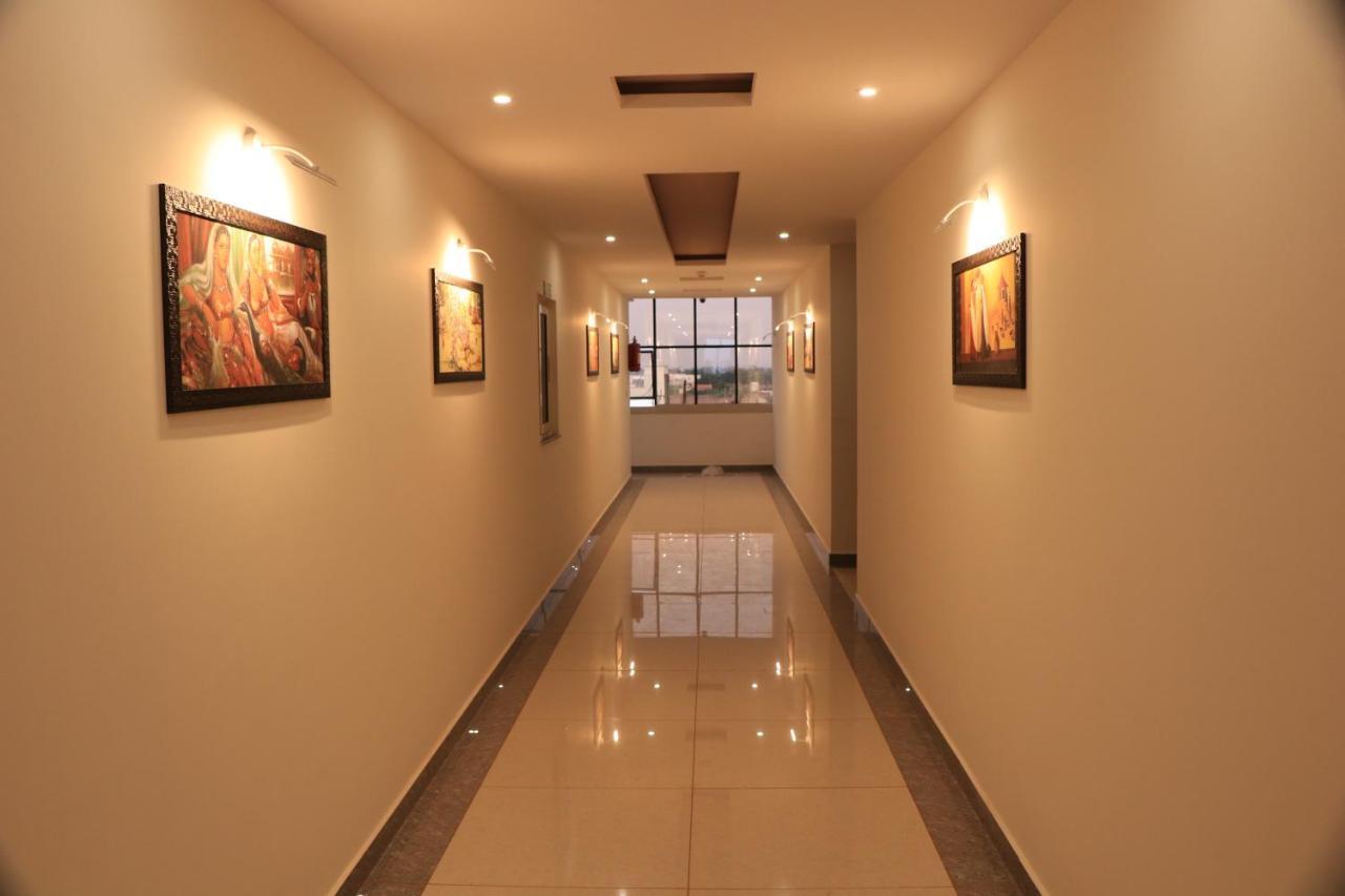 Hotel Viraj Residency Бхудж Экстерьер фото