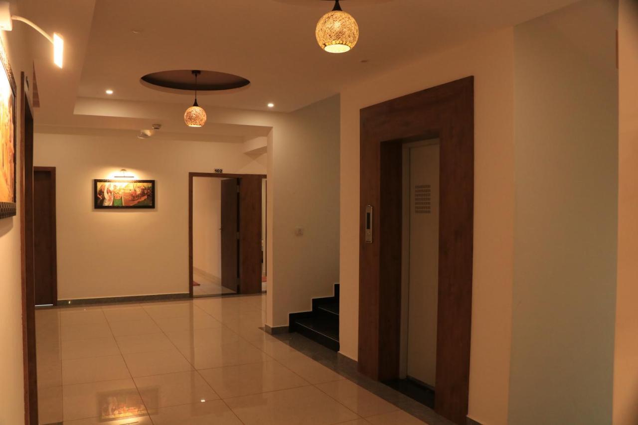 Hotel Viraj Residency Бхудж Экстерьер фото