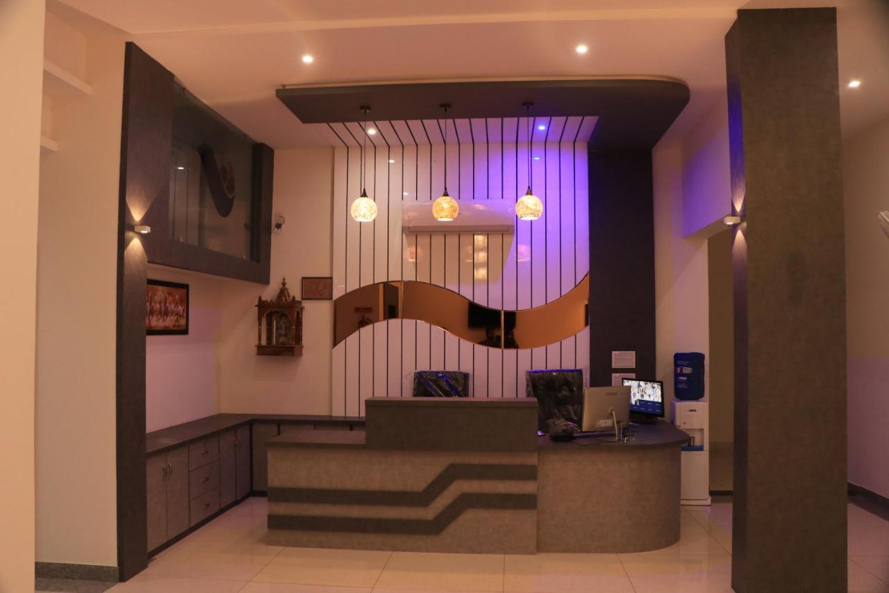 Hotel Viraj Residency Бхудж Экстерьер фото