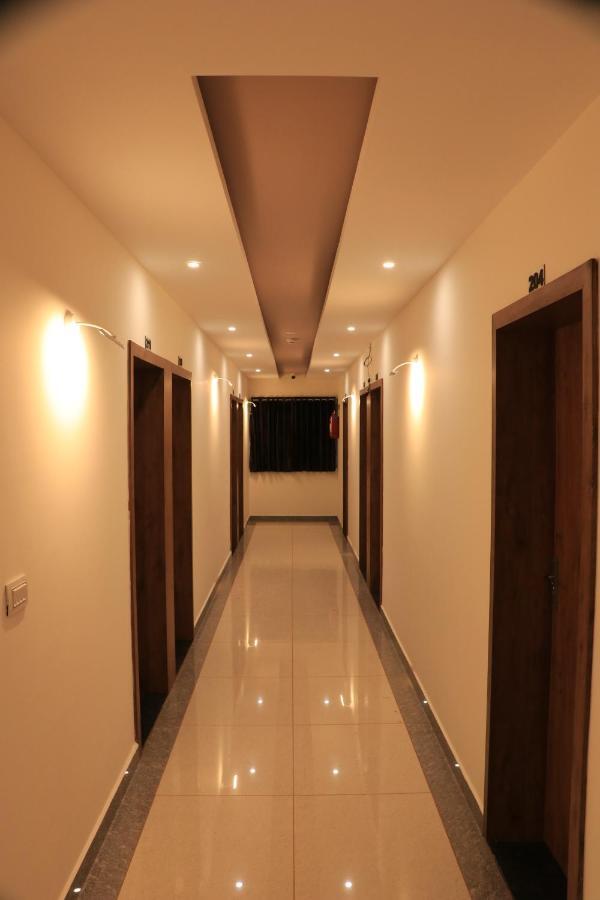 Hotel Viraj Residency Бхудж Экстерьер фото
