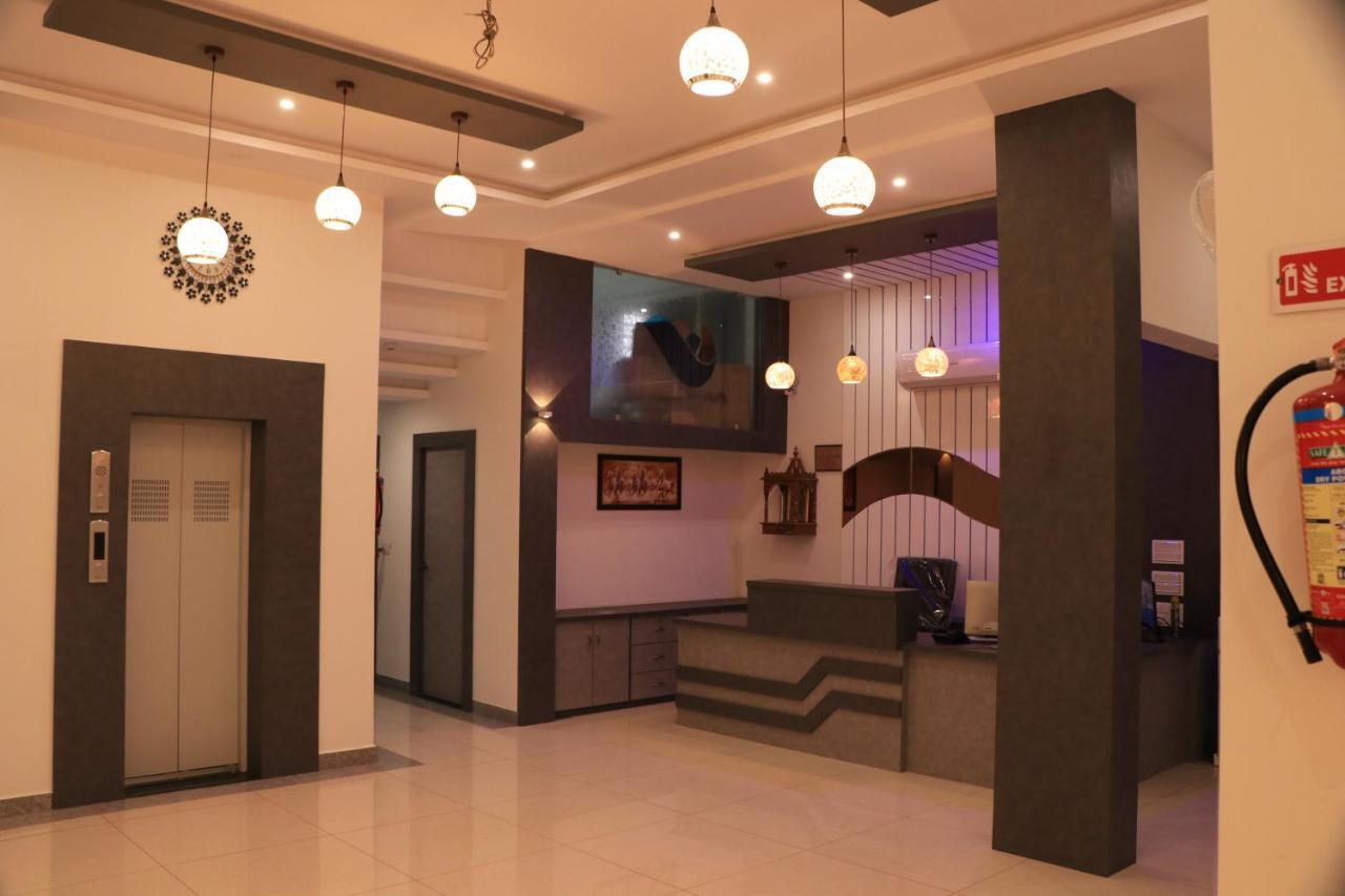 Hotel Viraj Residency Бхудж Экстерьер фото