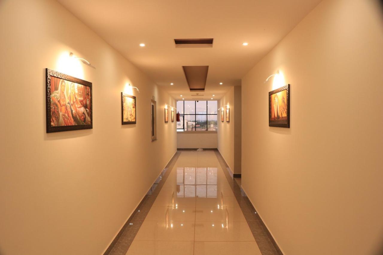 Hotel Viraj Residency Бхудж Экстерьер фото