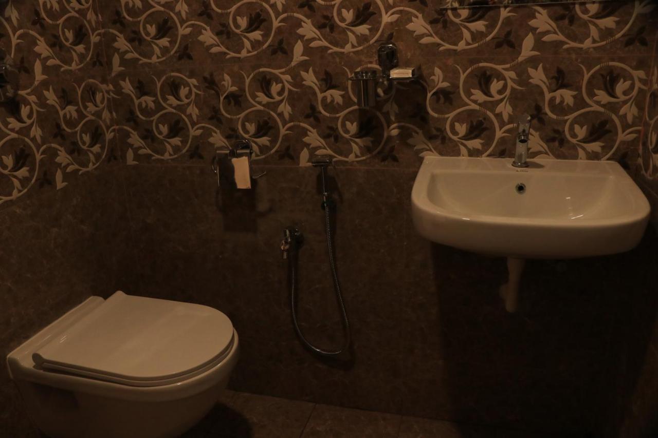 Hotel Viraj Residency Бхудж Экстерьер фото