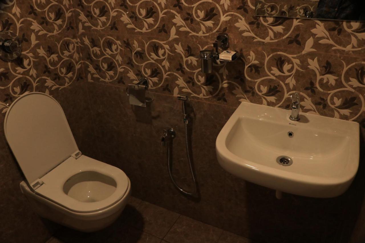 Hotel Viraj Residency Бхудж Экстерьер фото